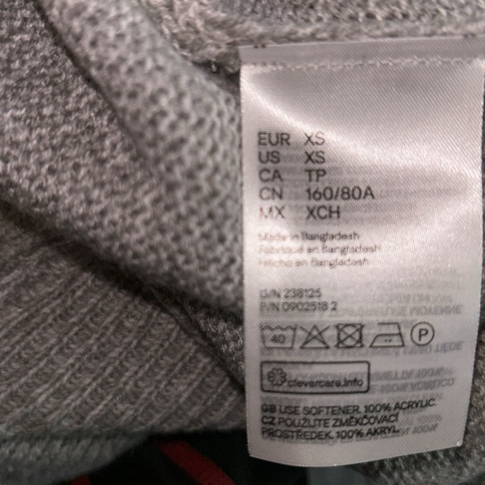 H&M Divided Women’s Cropped Hi-Lo Grey Crewneck Sweater | Size: XS - Picture 9 of 15